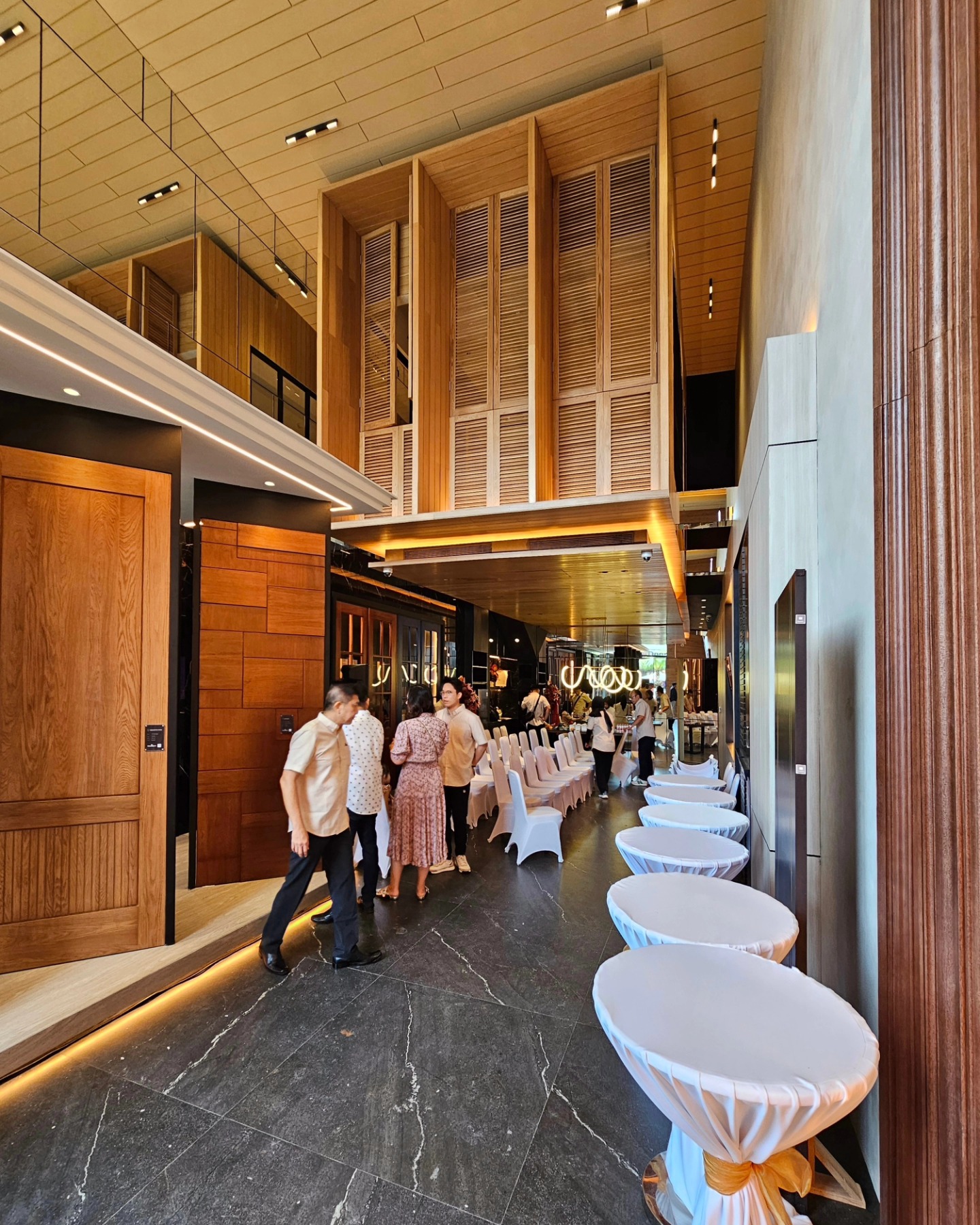 WiraDoor showroom
